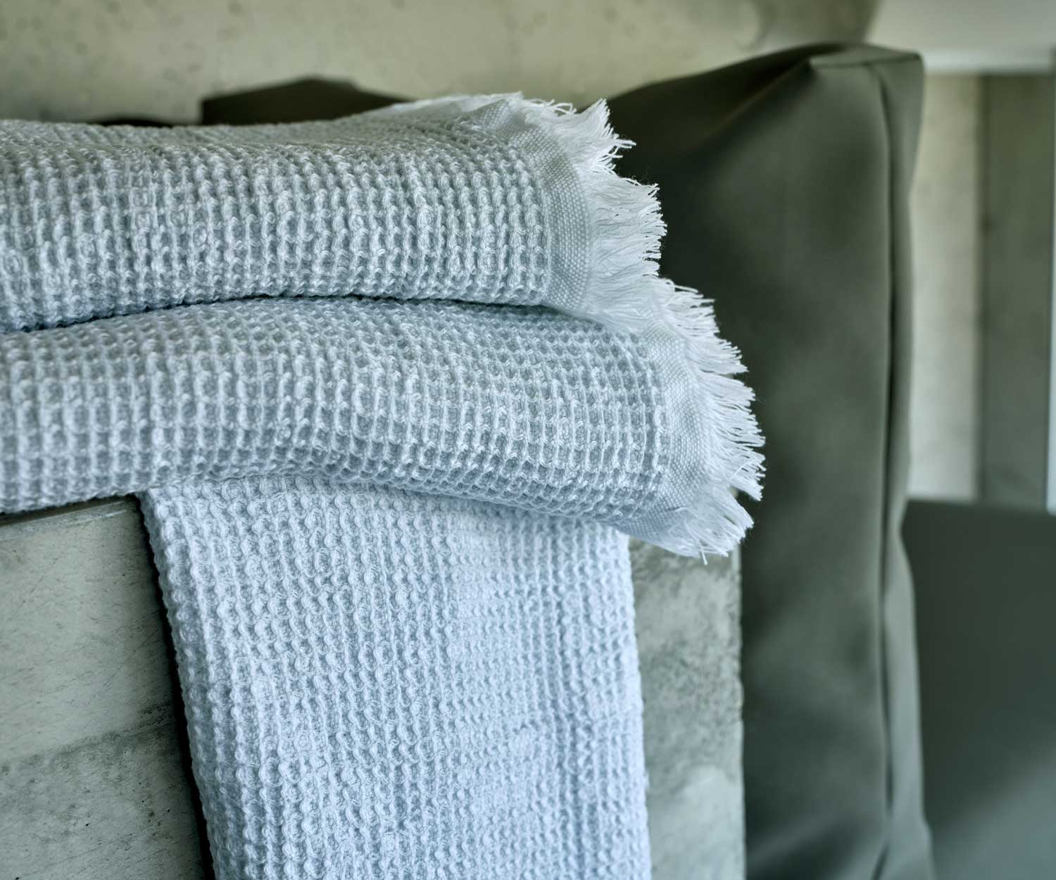 Abyss_Handtuecher_BEES Abyss BEES Handtücher