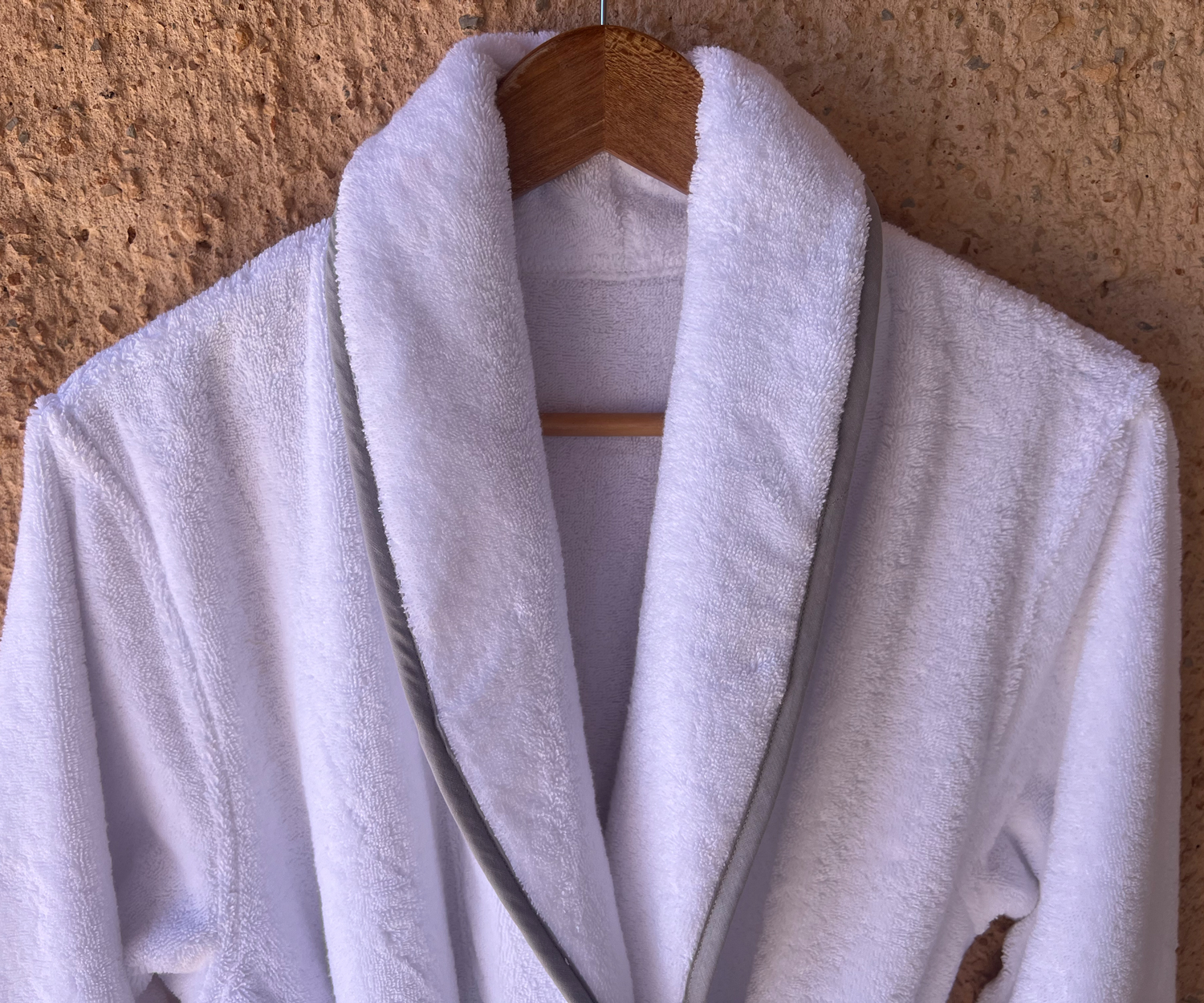 Aigredoux-Bathrobe-Santorin-Marc-Leopold Aigredoux Santorini Bademantel Marc Leopold