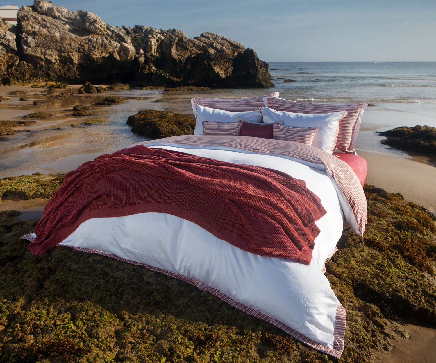 Celso_de_Lemos-BAYA-bed-in-water Celso de Lemos BAYA - Jacquard / Satin Bettwäsche
