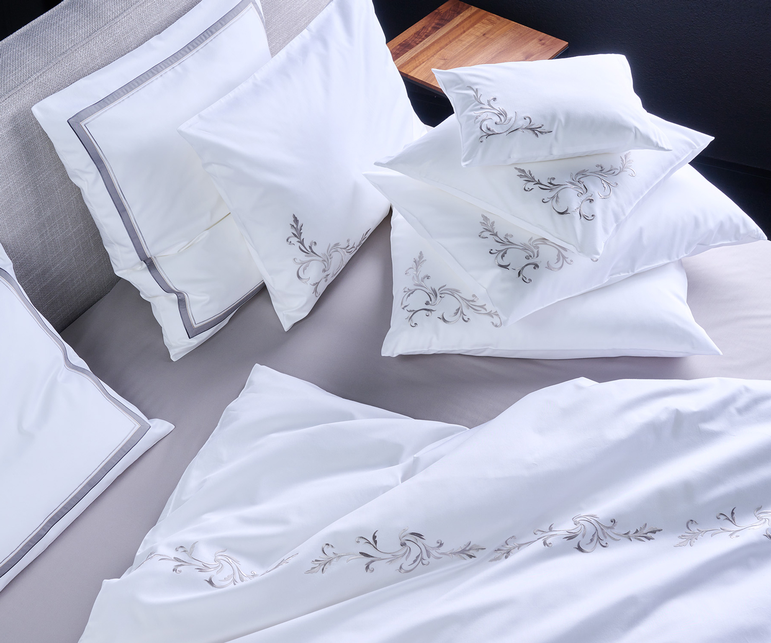 Fischbacher-Bettwaesche_E25_010_Snow-Lace_Lifestyle Fischbacher Bettwäsche SNOW LACE Satin bestickt
