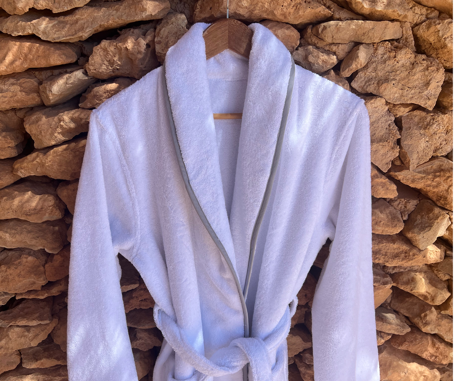 Aigredoux-Santorin-Bathrobe-Marc-Leopold Aigredoux Santorini Bademantel Marc Leopold