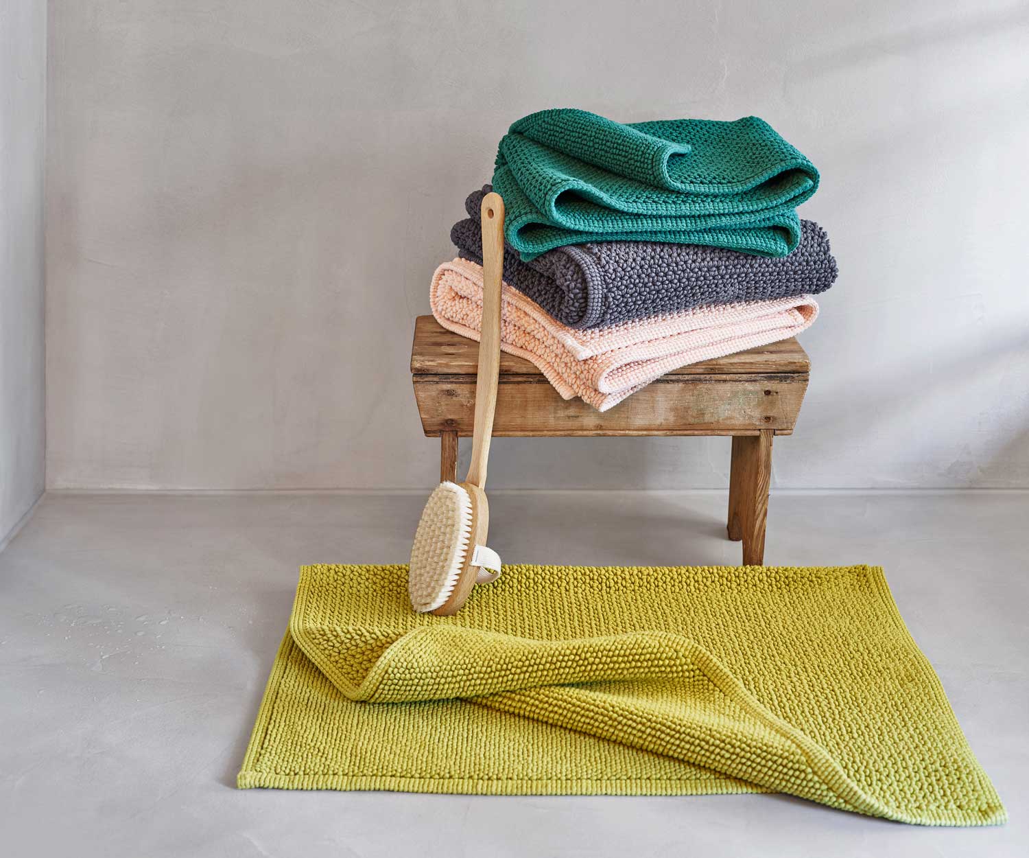 Schlossberg-Handtuecher-NOVA-forest-basalt-powder-olive Schlossberg NOVA Badteppich in 12 Farben