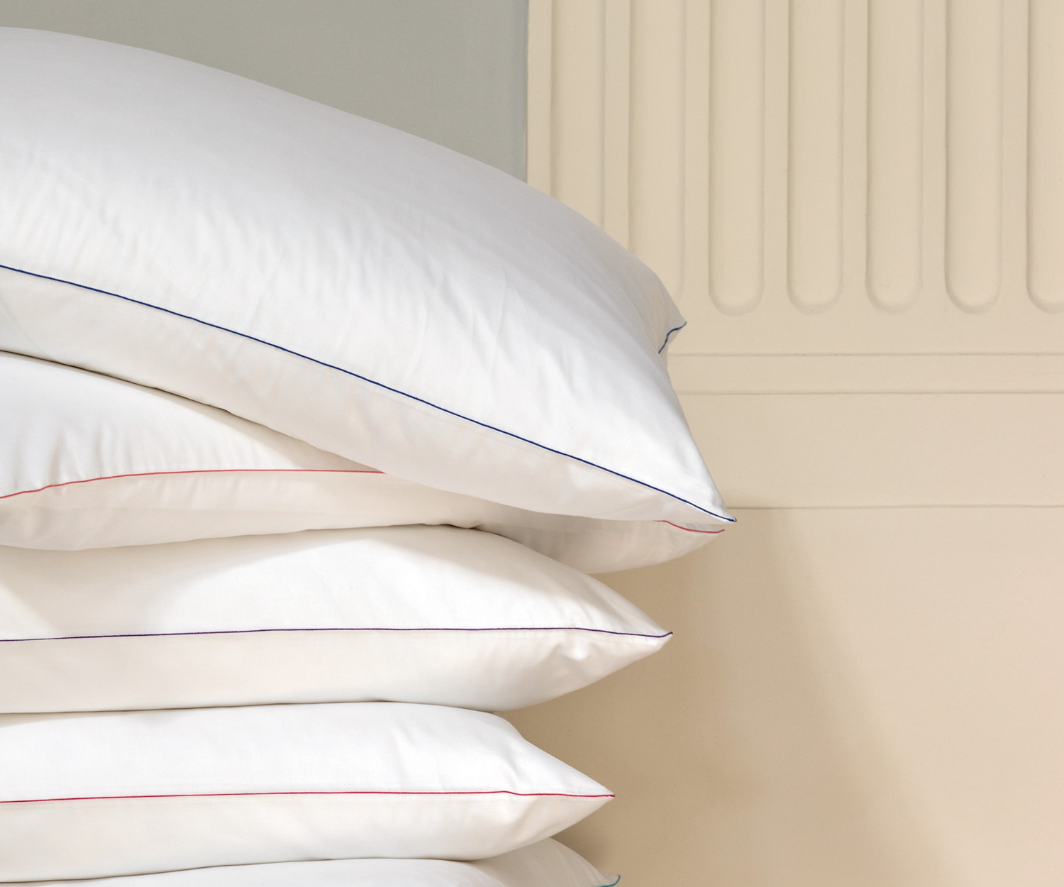 Satin-Minimal-Kissenstapel Fischbacher SATIN MINIMAL Bettwäsche