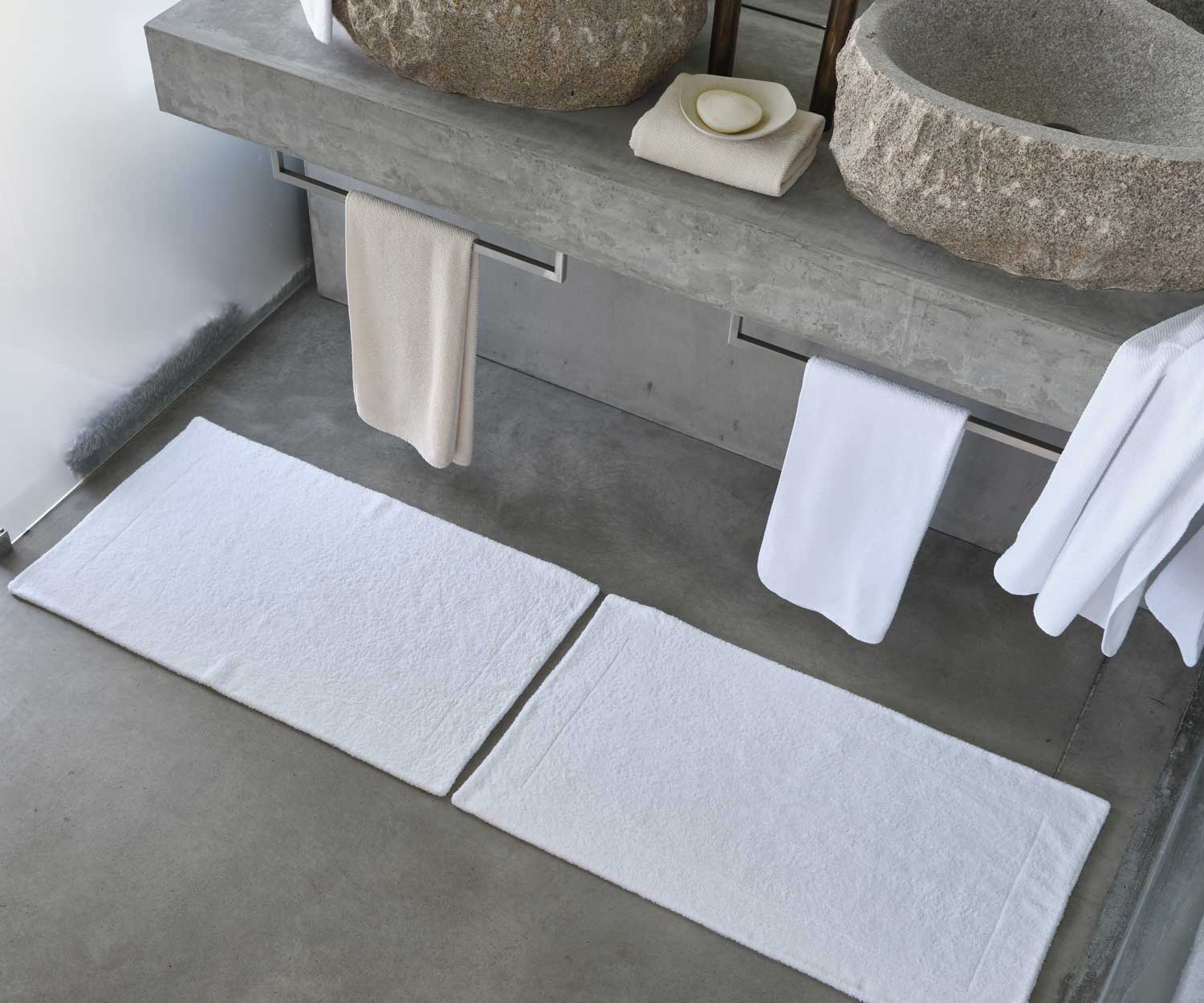 Abyss-Badvorleger-DOUBLE-Lifestyle-white Abyss DOUBLE Badematte 1.200g - 60 Farben