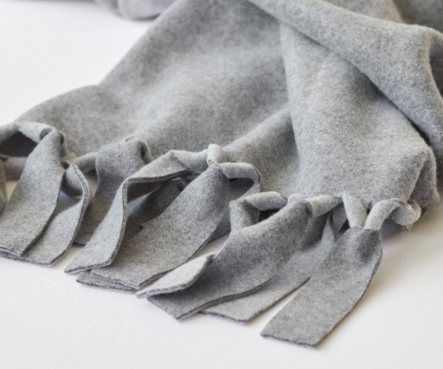 loop_Plaid-Decke_Marc-Leopold Decode by Luiz Plaid LOOP Detail