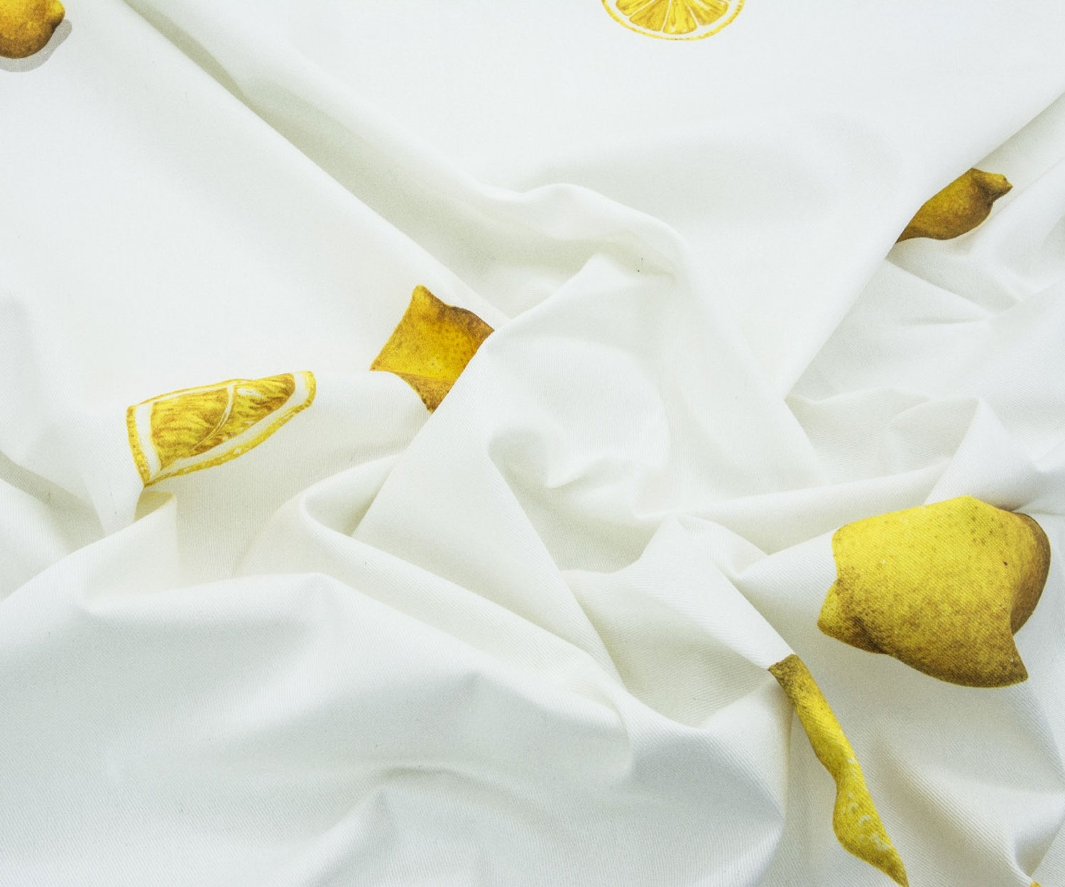 Fisba_Zitrone_Marc_Leopold_Onlineshop Fisbacher Zitrone Dekostoff mit gelben Zitronen auf weissem Grund