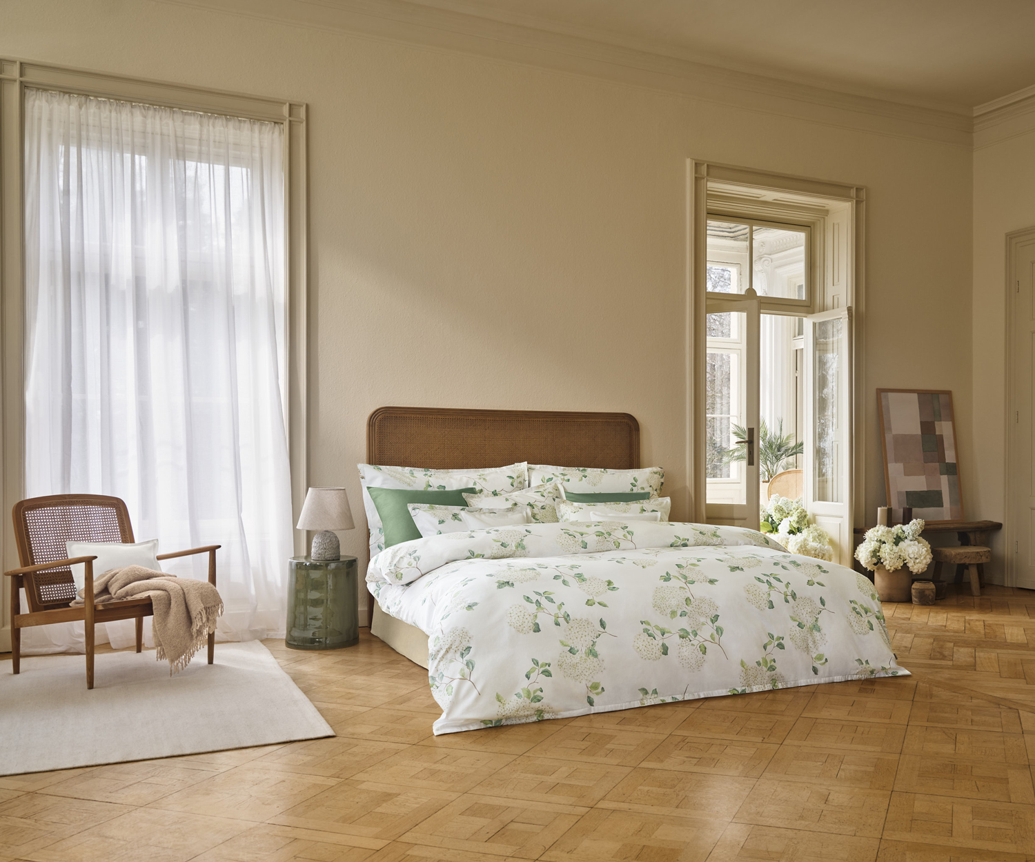 Schlossberg HORTENSIA blanc Satin – Opulente Blütenpracht für stilvolle Nächte