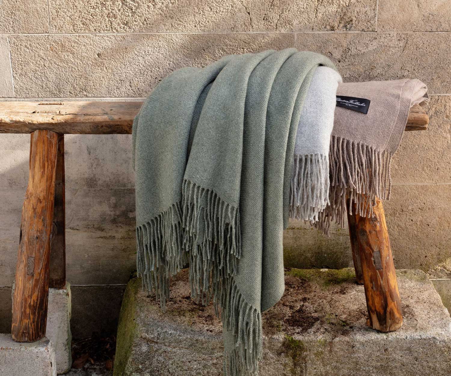 Fischbacher_Kaschmirplaid_Bisou_Lifestyle-1 Fischbacher Kaschmirplaid BISOU in 5 Farben